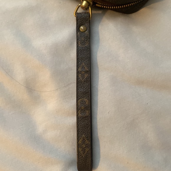 *REHAB* Louis Vuitton Pouch - Picture 3 of 9